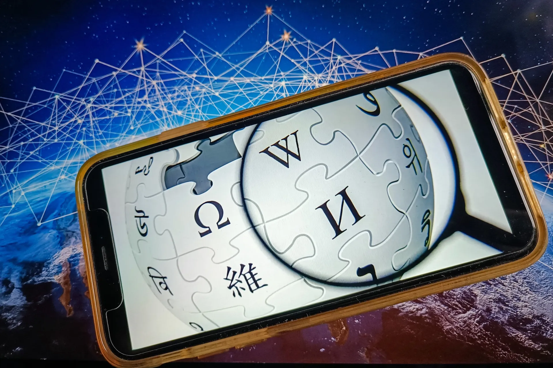 Wikipedia menghentikan sementara uji coba ringkasan yang dibuat oleh AI setelah protes dari editor